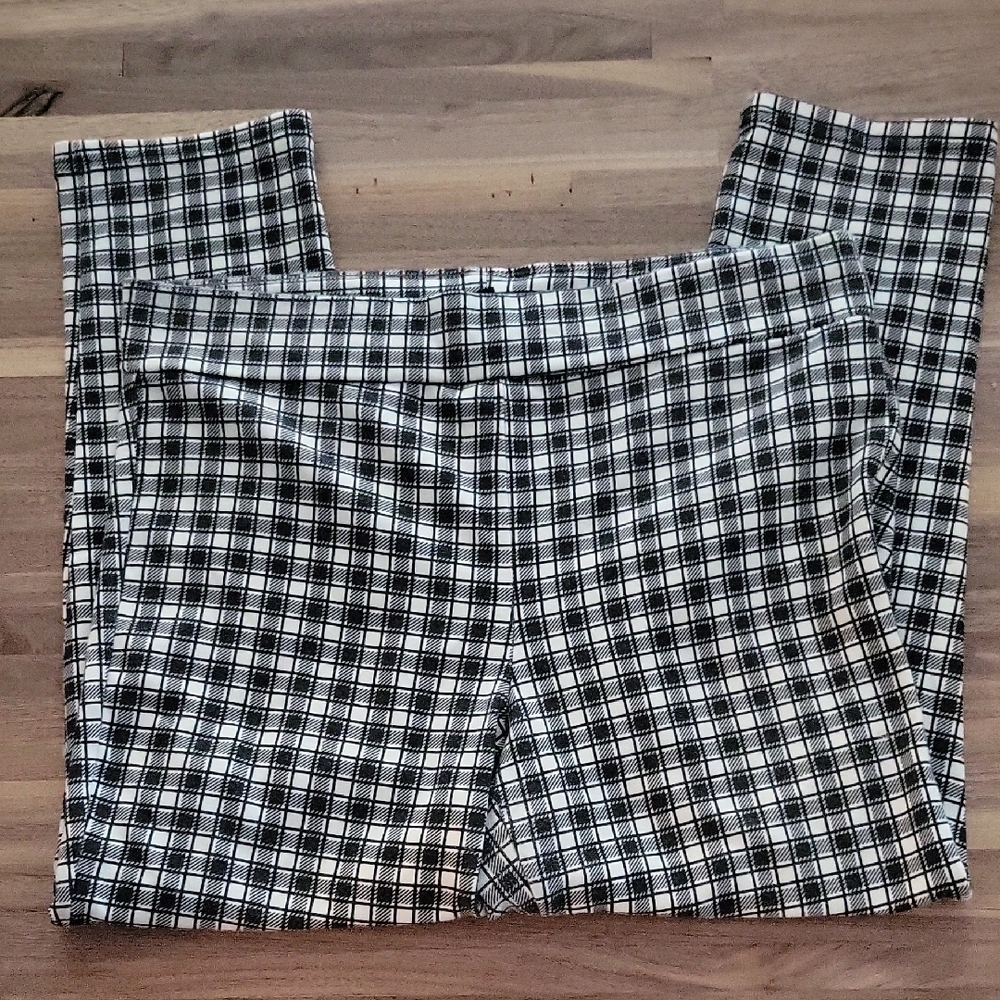 Hue Black and White Plaid Pants Leggings Capri Medium